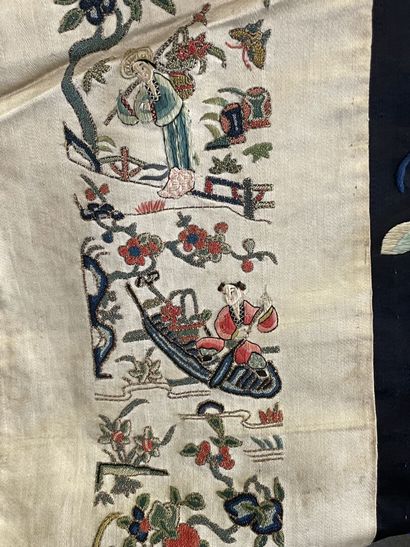 Chinese dress in embroidered silk.
Beginning...