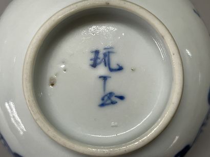 Two porcelain cups for the Vietnamese market.
19TH...