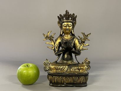 Buddha in gilded and patinated bronze. 
Tibet...