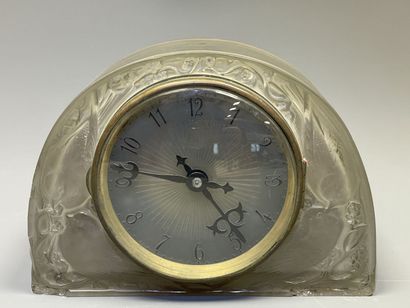 René LALIQUE (1860-1945) pour AT0
Pendule...
