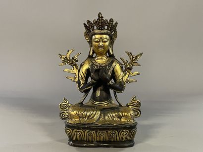 Buddha in gilded and patinated bronze. 
Tibet...