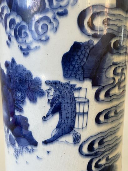 Large porcelain vase of China decorated with...