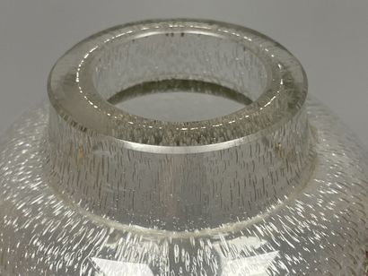 Grand vase oblong en verre bullé.
H: 38 ...