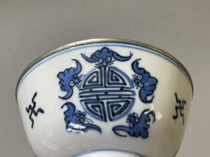 Two porcelain cups for the Vietnamese market.
19TH...