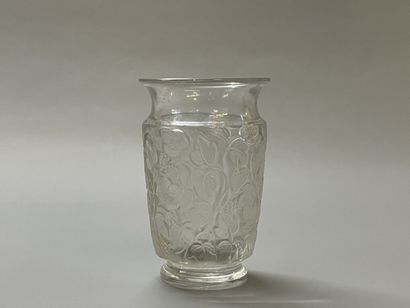 LALIQUE France, 
Vase en cristal soufflé-moulé,...