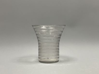DAUM Nancy.
Vase à col evasé en verre gravé...