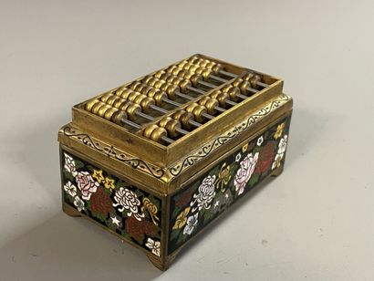 Small box in cloisonné enamel with floral...
