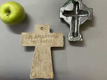 Les ARGONAUTES à VALLAURIS 
Crucifix en céramique...