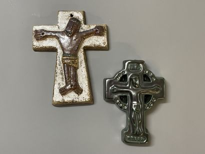 Les ARGONAUTES à VALLAURIS 
Crucifix en céramique...