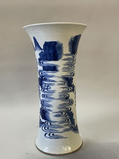 Large porcelain vase of China decorated with...