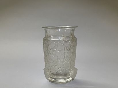 LALIQUE France, 
Vase en cristal soufflé-moulé,...