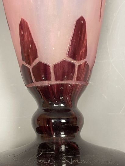 Le Verre Français
Grand vase sur piedouche...
