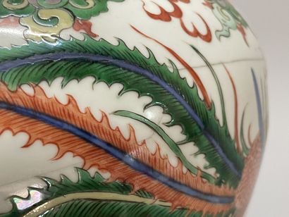 Chinese porcelain vase decorated with dragon...