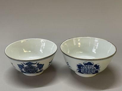 Two porcelain cups for the Vietnamese market.
19TH...