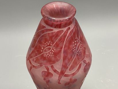 Le Verre Français
Grand vase sur piedouche...