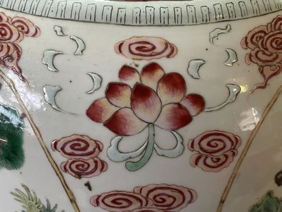 Vase in porcelain of China, pink family,...