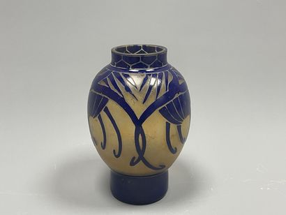 Le Verre Français.
Vase en verrre multicouche...