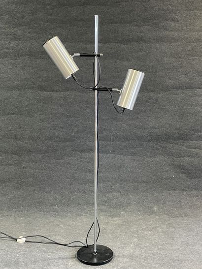 Floor lamp with two adjustable metal spotlights.
1970's...
