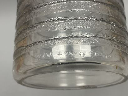 DAUM Nancy.
Vase à col evasé en verre gravé...