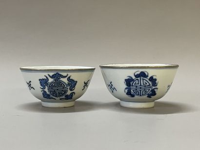 Two porcelain cups for the Vietnamese market.
19TH...