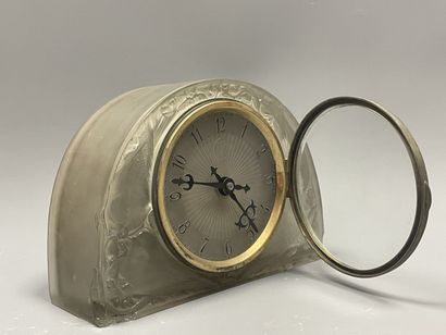 René LALIQUE (1860-1945) pour AT0
Pendule...