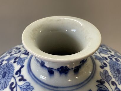 Porcelain meiping vase from China. 
XXTH...