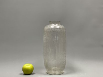 Grand vase oblong en verre bullé.
H: 38 ...