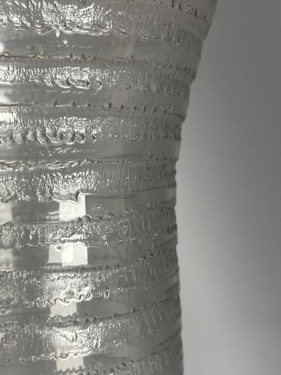 DAUM Nancy.
Vase à col evasé en verre gravé...