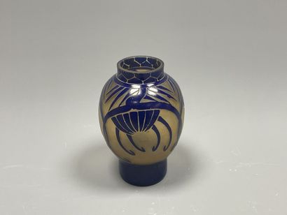 Le Verre Français.
Vase en verrre multicouche...