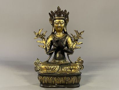 Buddha in gilded and patinated bronze. 
Tibet...