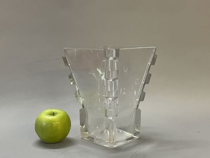 Jean LUCE (1895-1964)
Vase in thick crystal,...