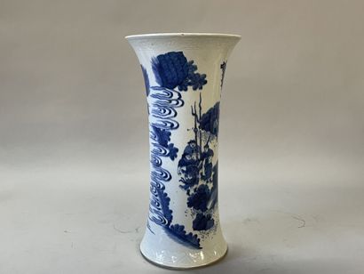 Large porcelain vase of China decorated with...