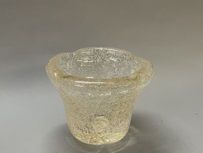 BIOT Vase en verre bullé ambré.
16 x 22 cm....
