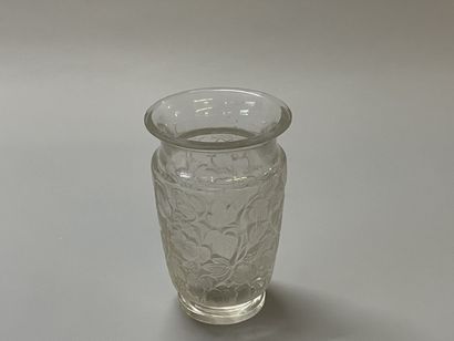 LALIQUE France, 
Vase en cristal soufflé-moulé,...