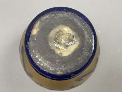 Le Verre Français.
Vase en verrre multicouche...