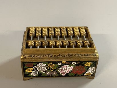 Small box in cloisonné enamel with floral...