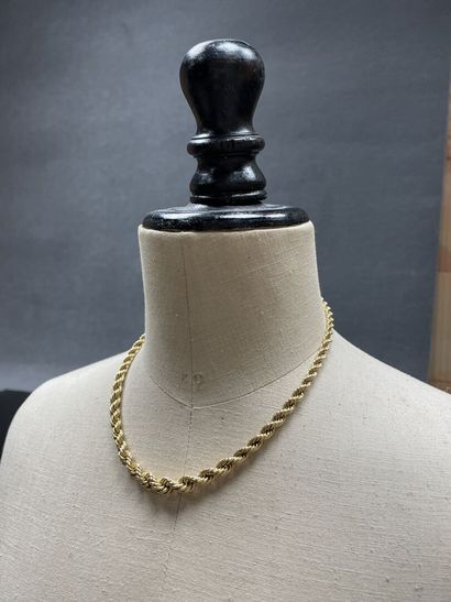 Collier en or maille torsadée en chute.
Or...