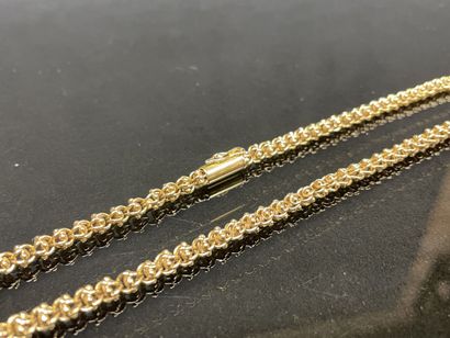 Collier en or, maille ronde entrelacée, fermoir...