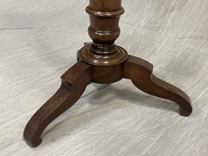 Double lectern in mahogany and mahogany veneer,...