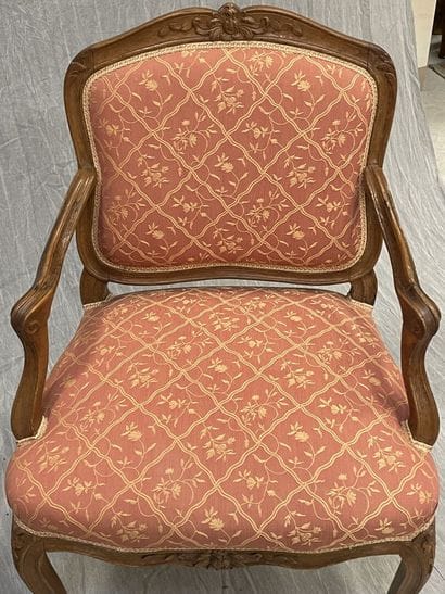 Two armchairs in carved walnut
Stamped Jean...