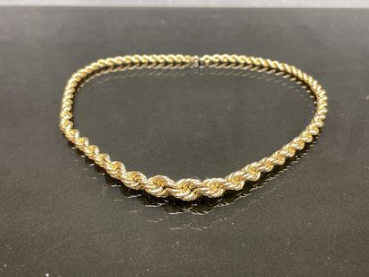 Collier en or maille torsadée en chute.
Or...