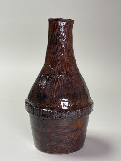 Juliette DEREL (1918-2007) - 
Vase bouteille...