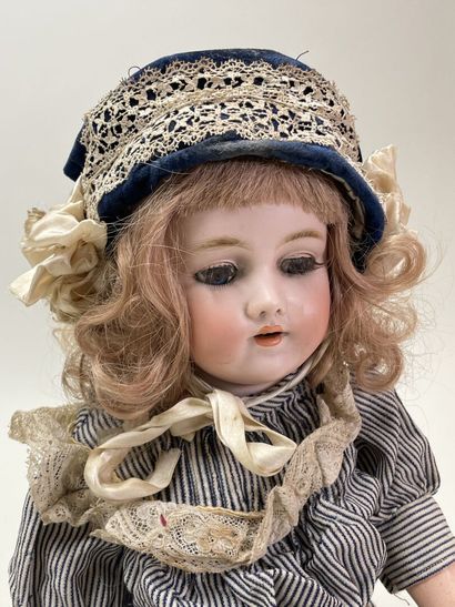 Jolie poupée allemande tête porcelaine, marquée...