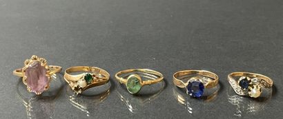 Set of five antique gold rings, set with...