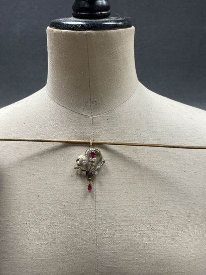 Pendentif en or, orné de diamants taille...
