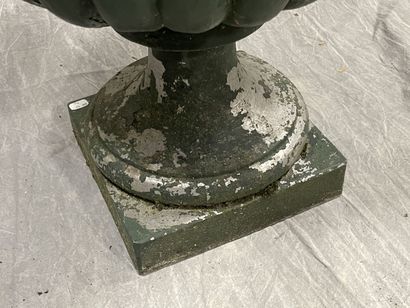 Suite of six Medici vases in cast aluminum
H:...