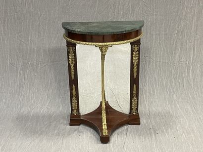 Console demi lune en placage d'acajou, et...