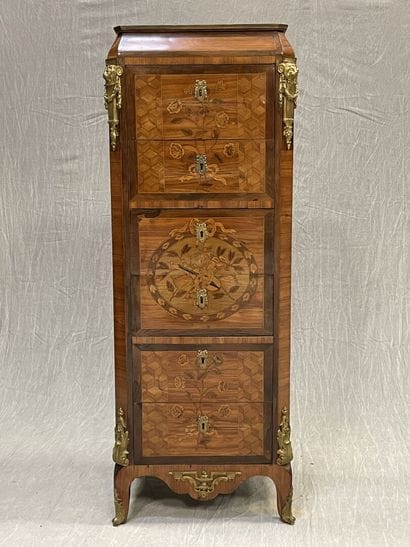 Semainier inlaid with flowers and cubes in...