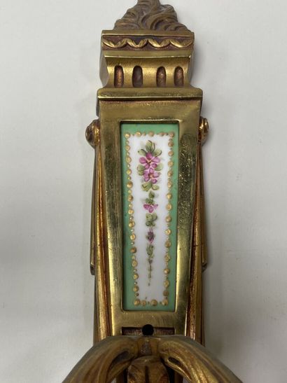 Suite de quatre appliques en bronze doré...