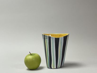 Roger CAPRON (1922-2006) - Vase pincé à rayures...